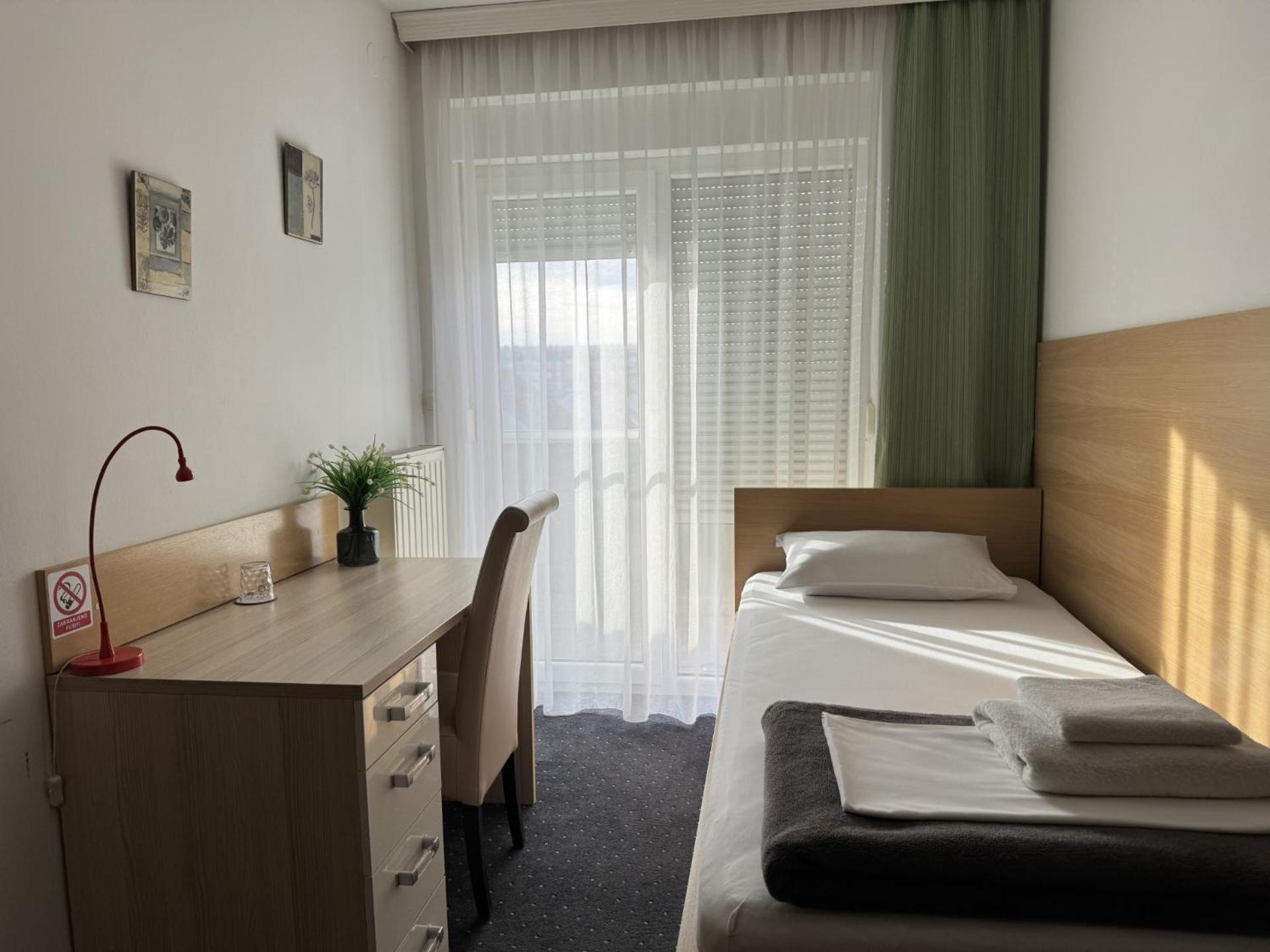 Pansion Komfor Fitea Osijek Ngoại thất bức ảnh